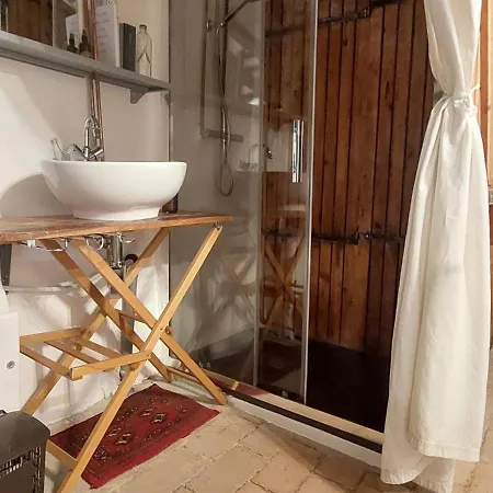 Oobeh Bed & Breakfast *